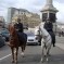 Zwei Bobbies auf dem Pferd in London